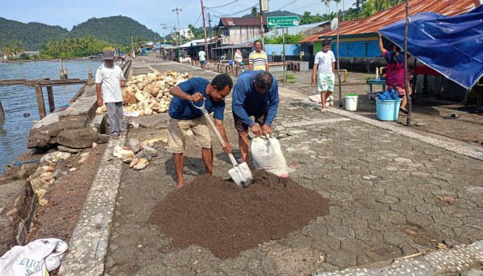 Dari Kita untuk Kita: Nelayan Gotong Royong Perbaiki Talud Cinatua