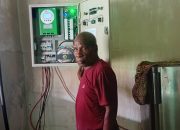 Inspiratif : Guru Pensiunan di Kampung Kanaki Ini Mengubah Sinar Matahari Menjadi Harapan Nelayan