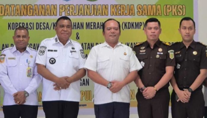Pemkab Kepulauan Yapen dan Kajari Sepakati MoU Pendampingan Hukum Pemerintahan