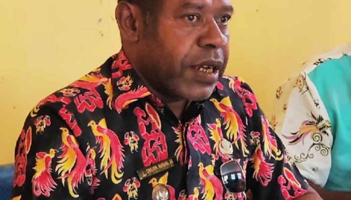 Rancangan Bangun Jembatan Timbang Sampah di Mariadei, Kepala Distrik Anotaurei Chilion Burumi Musyawarah Bersama Masyarakat