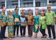 Kenalkan Budaya Lokal, Siswa SMA YPK Penabur Serui Praktik Pesta Peminangan