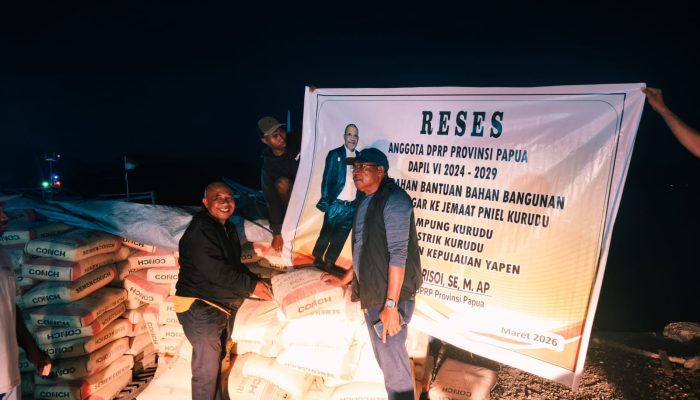 Dukung Pembangunan Gereja GKI Pniel Kurudu, DPR Papua Adam Arisoy Salurkan Bantuan