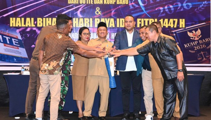 ANDALAN ! Bupati Biak Markus Mansnembra Minta Wartawan Junjung Etika dan Verifikasi, Ini 7 Poin Pentingnya