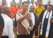 Asisten Tiga, Aser Pongrate Wakili Bupati Yapen Letakkan Batu Pertama Tugu 100 Tahun Injil di Saweru