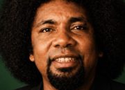 Dari Asrama Uncen hingga Akhir Tragis 26 April 1984 ! Mengenang Arnold Ap, Seniman Papua yang “Ditakuti Karena Menyanyi”