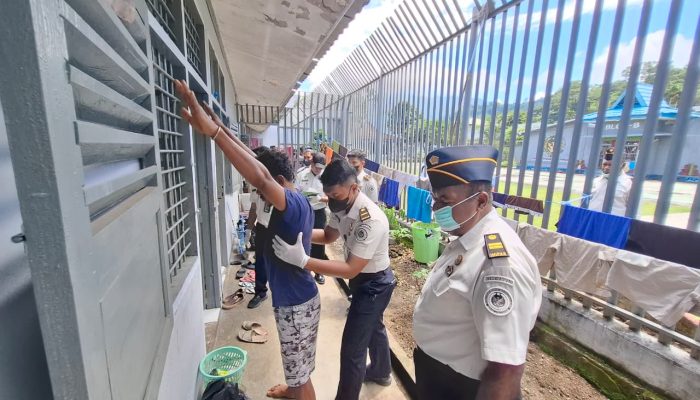 Razia dan Tes Urine di Lapas Serui, Sejumlah Barang Terlarang Diamankan