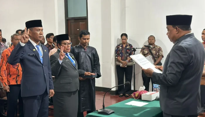Bupati Yapen Lantik Aser Pongrate Jadi Asisten III dan Rosita Pimpin Dinas P3AKB