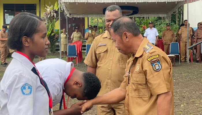 Pembukaan Ujian SMP Yapen 2026, Ini Pesan Wabup Roi Palunga untuk Siswa