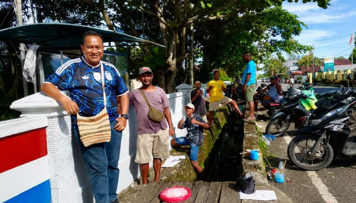 Charles Gomar Apresiasi Pemuda Serui yang Meriahkan Piala Dunia 2026 Lewat Seni Lukis