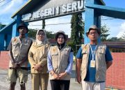 Kelompok 15 KKN UNCEN Rapikan Lingkungan SMP Negeri 1 Serui