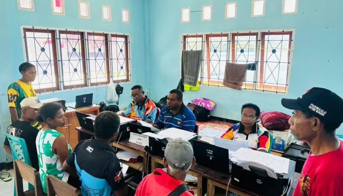 Turun Langsung ke 6 Distrik, Dukcapil Yapen Layani 7.492 Dokumen Kependudukan Lewat JEBOL CEPAT DOKU
