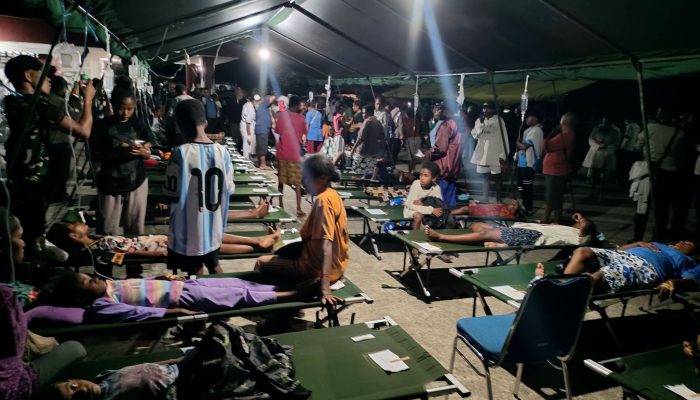 Mass Food Poisoning in Jayapura: Hundreds of Students Hospitalized After Free Nutritious Meal Program (MBG)