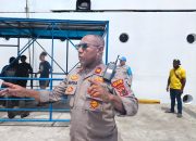 KM Dorolonda Tiba di Pelabuhan Serui, Kapolsek KP3 Laut IPTU Papua Waromi Turun Langsung Amankan Penumpang