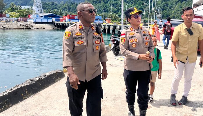 Masyarakat Jadi Prioritas, Kapolres Yapen AKBP Diaritz Felle Perkuat Pengamanan Pelabuhan Serui