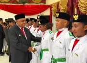 Bupati Benyamin Arisoy Kukuhkan Paskibraka Kabupaten Kepulauan Yapen 2026