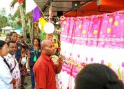 Kepala Distrik Yawakukat Resmikan Tugu Selamat Datang Hasil Renovasi KKN UNCEN Kelompok 21