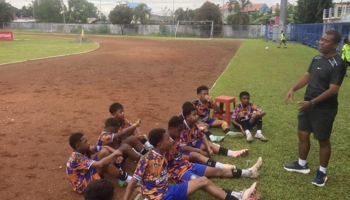 Piala Soeratin U-13 : Serui Football Academy H2M Tanah Imbang Lawan Eleven Wise Biak