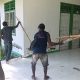 Anggota DPRK Yapen Fredrik Samber Buka Palang Pustu Wabombi, Pelayanan Kesehatan Kembali Berjalan