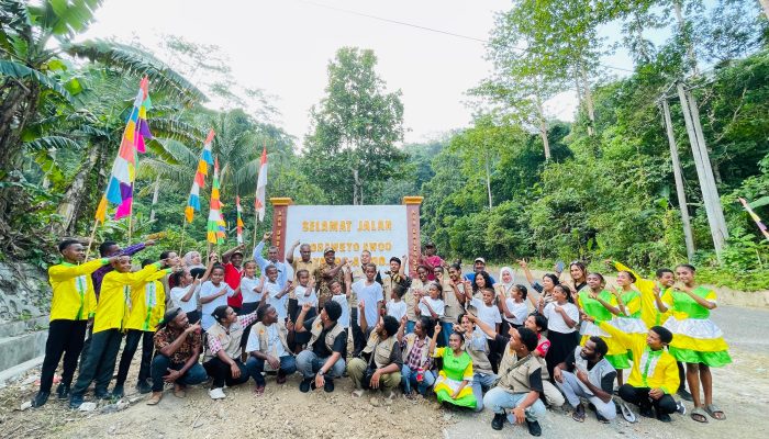 Mahasiswa KKN Uncen Kelompok 35 Resmikan Tugu Selamat Datang Kampung Kabuaena