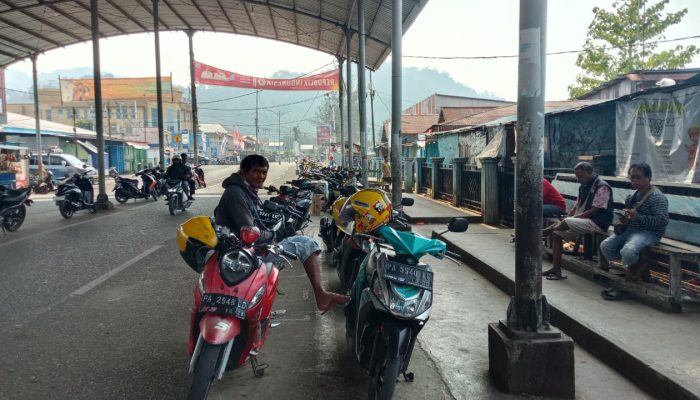 Dulu 200 Ribu, Kini Cuma Kejar Setoran ! Jeritan Ojek Pangkalan Serui di Tengah Efisiensi Anggaran Yapen