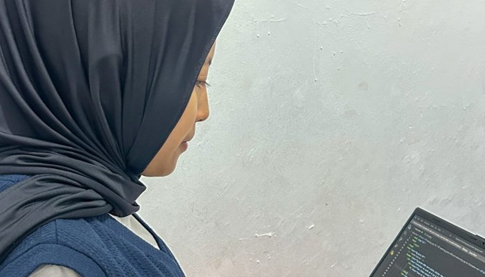 Kampung Pasir Hitam Kini Punya Website, Dibangun Mahasiswa KKN Uncen Kelompok 29