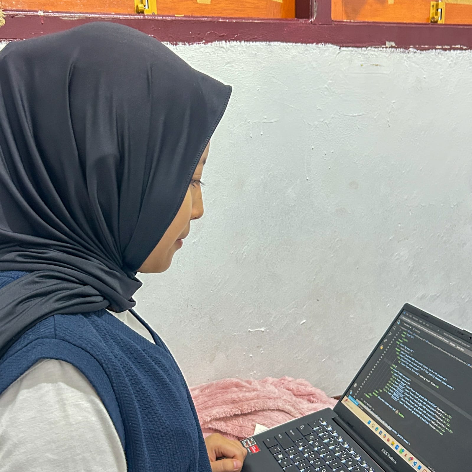 Mahasiswa Program Studi Sistem Informasi, Charly Kartika Febriyanti Nabilla